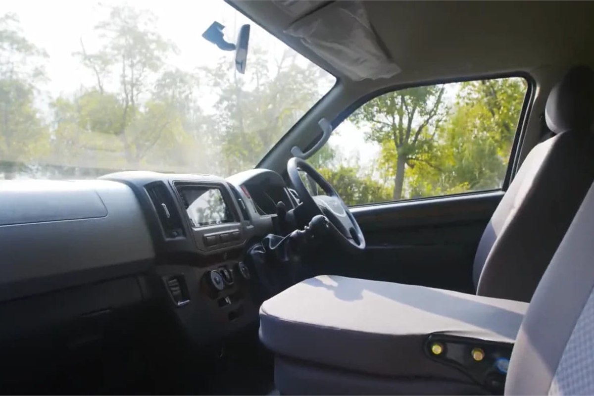 Higer EV H5C right-hand-drive driver cab
