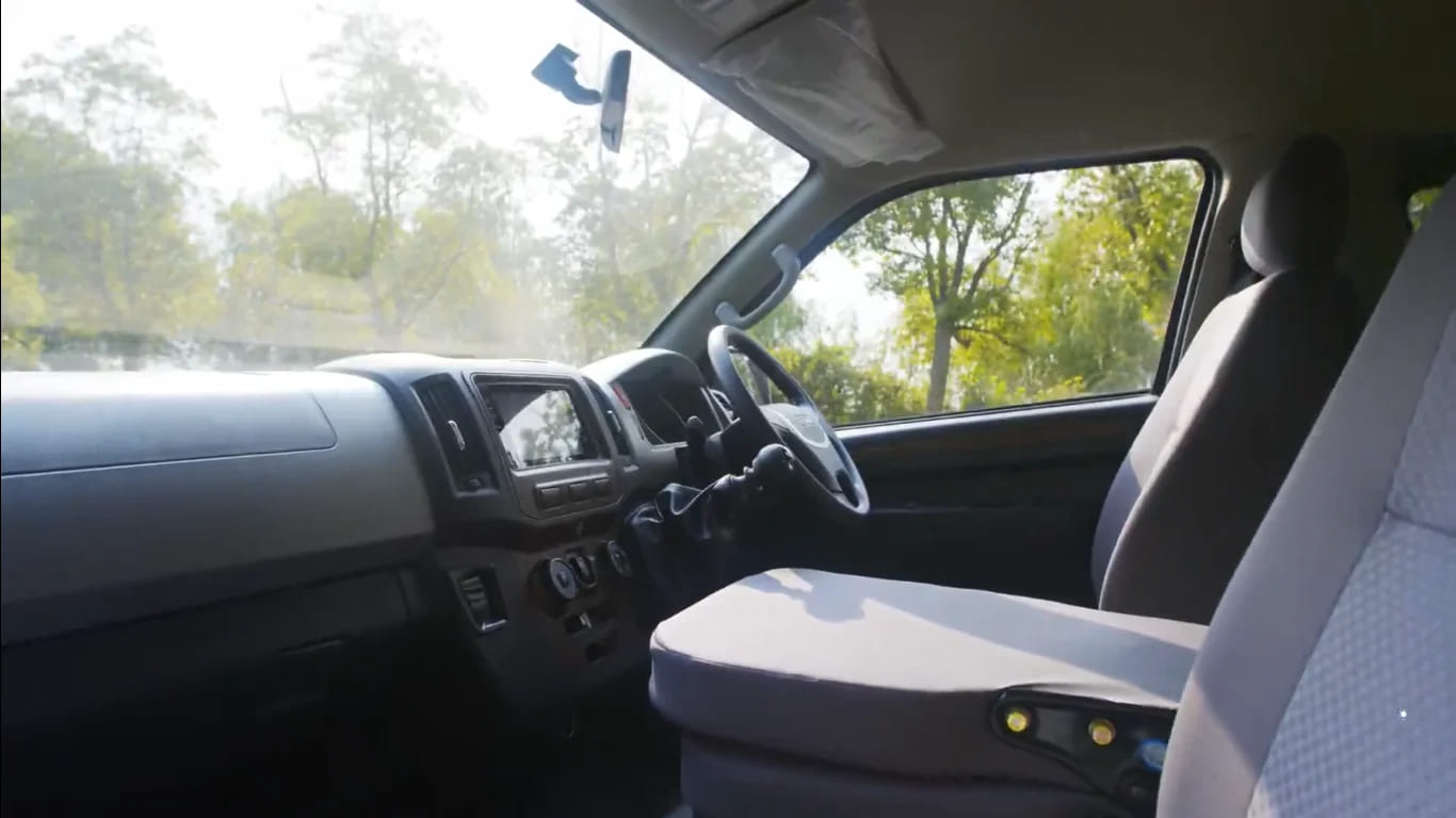 Higer EV H5C right-hand-drive driver cab
