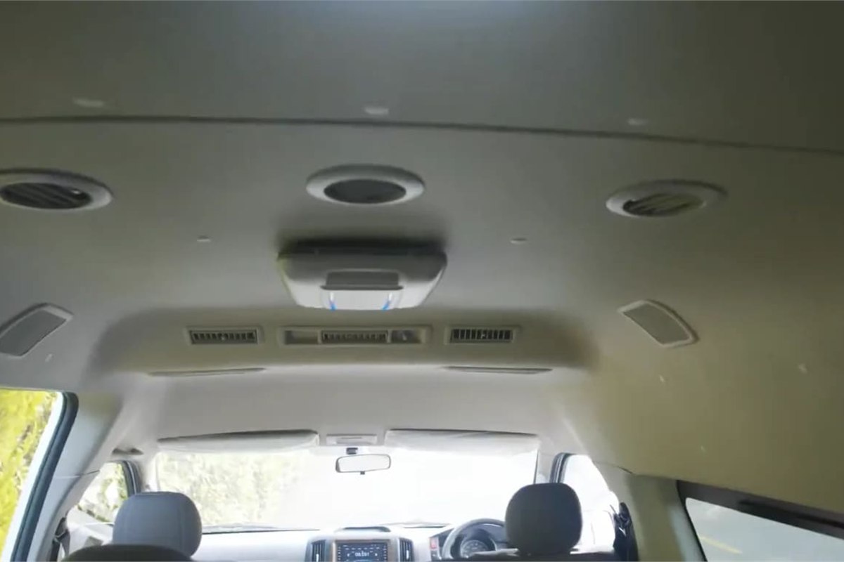 Higer EV H5C roof vents and air-conditioning outlets